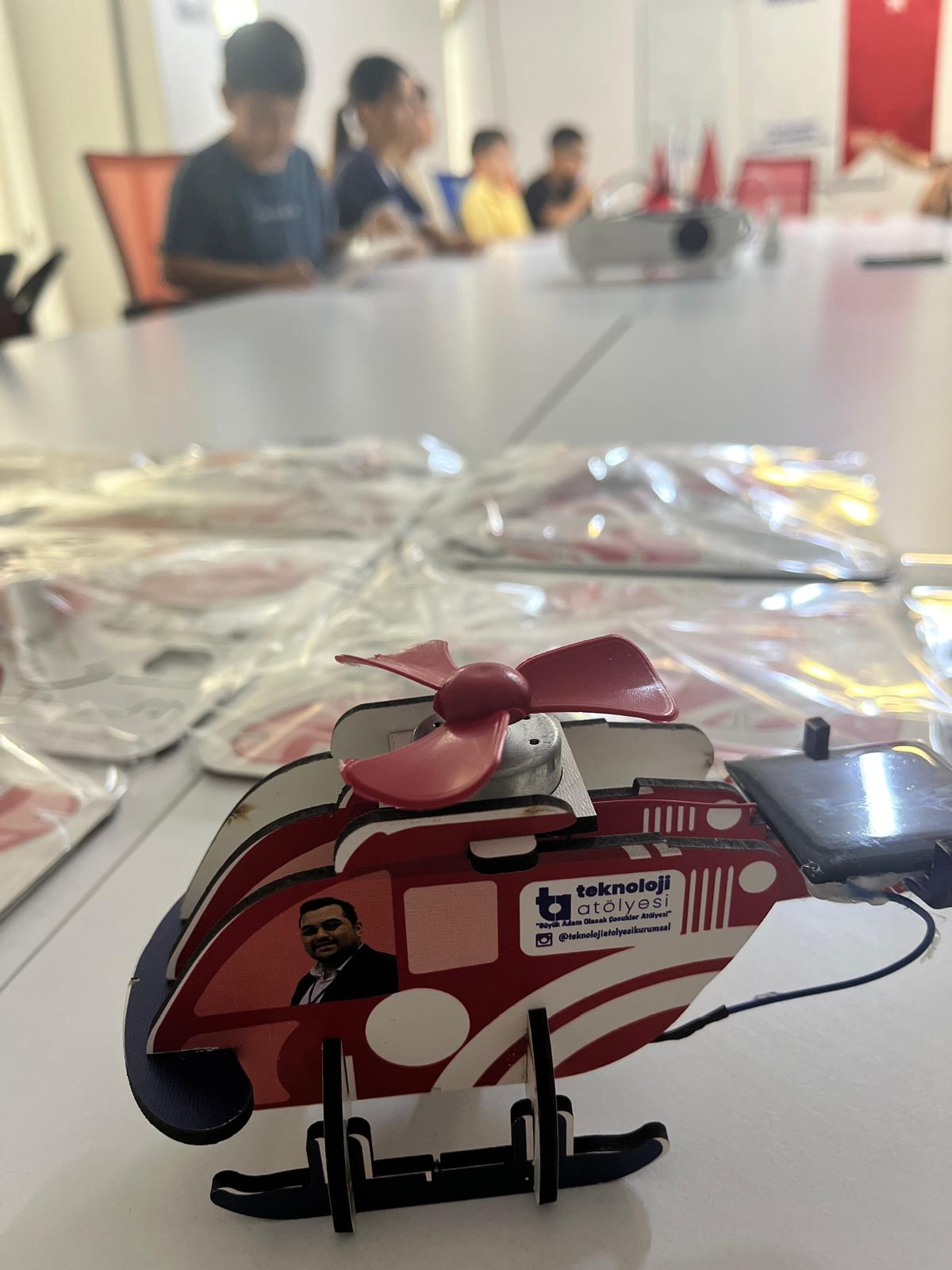 Helikopter güneş enerjili